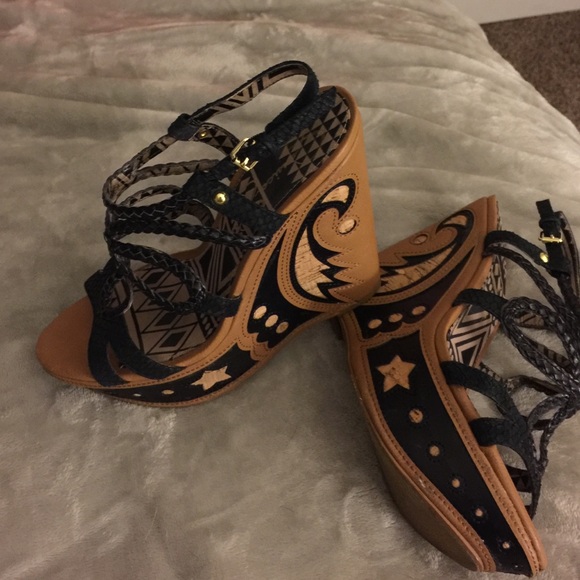 Jessica Simpson Black and Tan Wedges - Picture 1 of 4